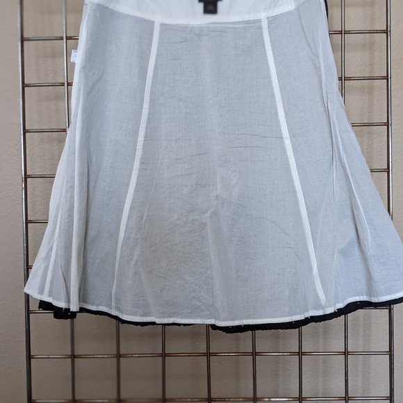Anne Taylor eyelet skirt.  Size: 6 - Picture 12 of 15